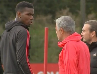 M.Γιουνάιτεντ: Βλέμματα μίσους Πογκμπά-Μουρίνιο στην προπόνηση (βίντεο)